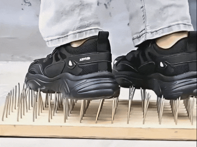 SafetyFlex Stylish Men Work Shoes - Protect and Comfort Your Feet BULLCAPTAIN