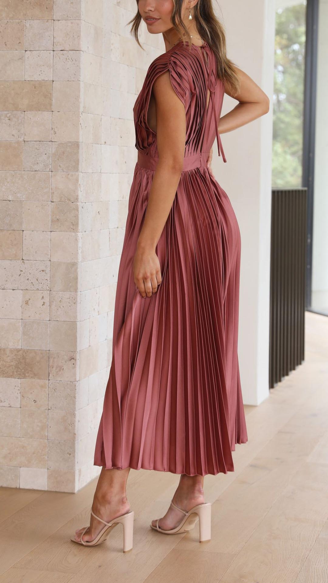 Maria™ | Elegant Pleated Maxi Dress 3