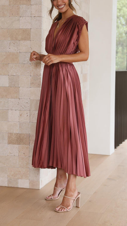 Maria™ | Elegant Pleated Maxi Dress 4