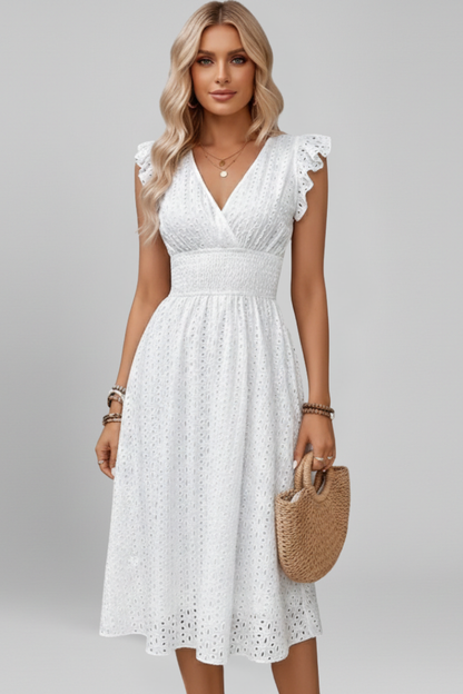Women's dress with V neckline - detail